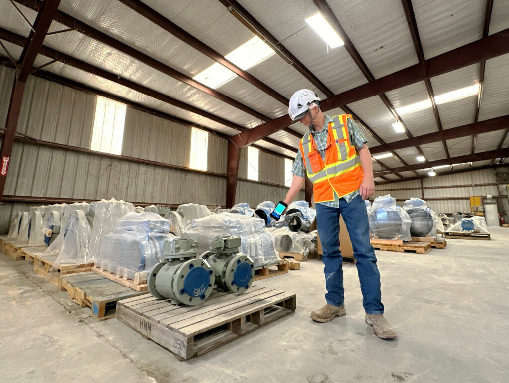 CTAP Midstream employee scans the barcode of an asset to create digital tallies on SOONER360, Sooner Inc's energy supply chain app